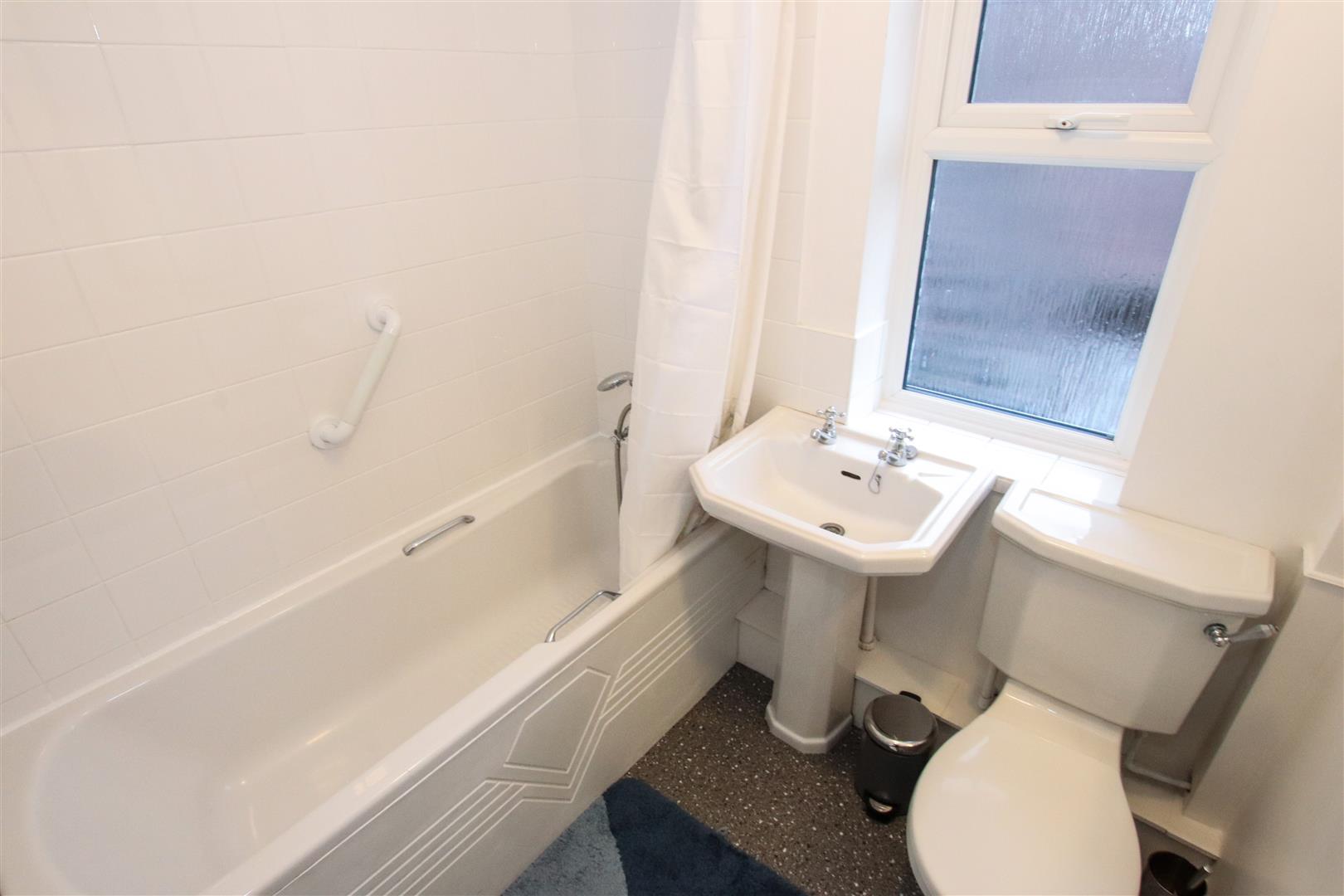 FIRST FLOOR BATHROOM